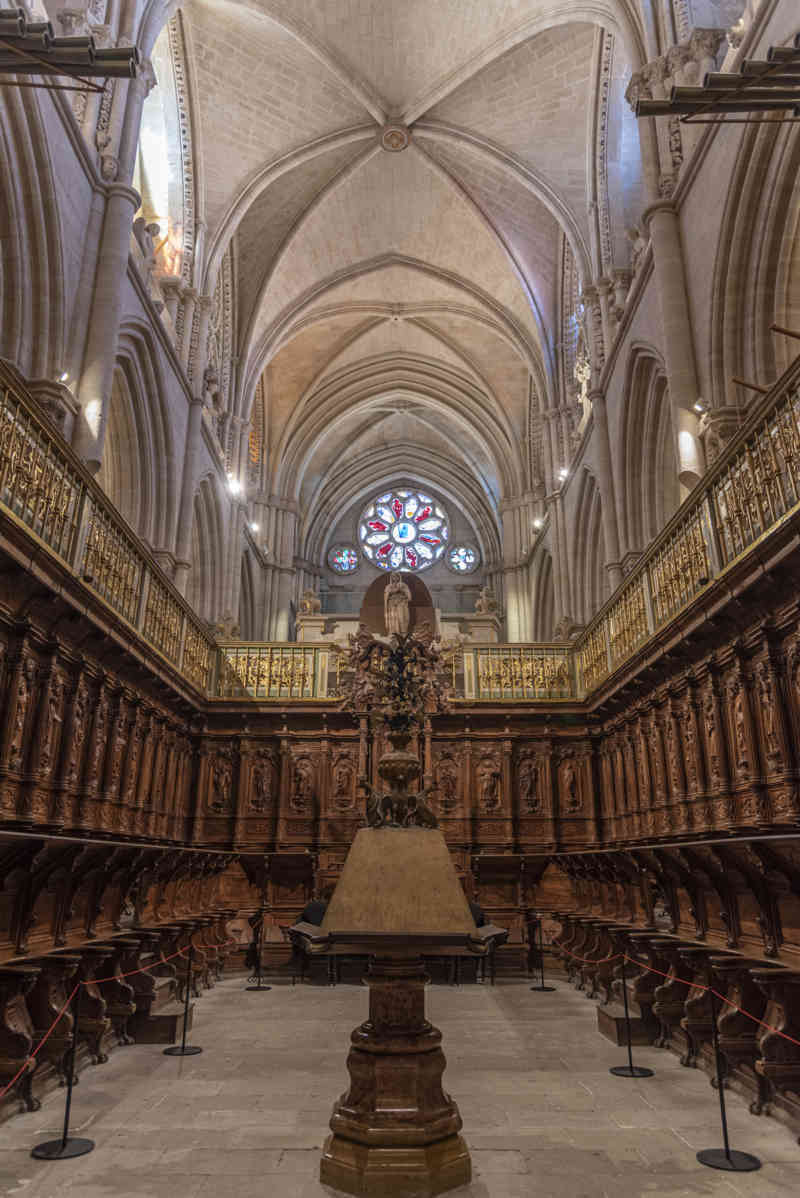 Cuenca 016 - catedral de Santa María y San Julián - coro.jpg